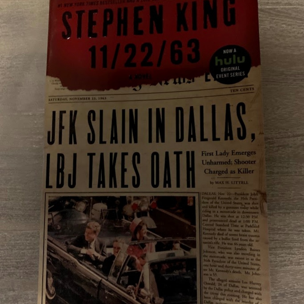 11/22/63 by Stephen King --- USED